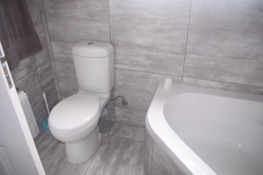 5 Bedroom Property for Sale in Dana Bay Western Cape